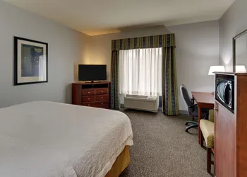 Hampton Inn & Suites Indianapolis-Airport hotel thumbnail 4