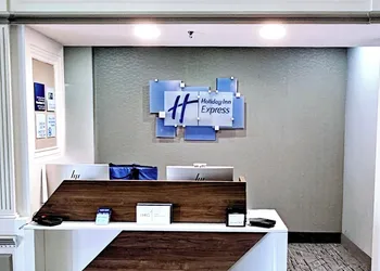 Holiday Inn Express & Suites - North Carmel / Westfield by IHG hotel thumbnail 2