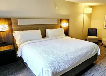 Holiday Inn Express & Suites - North Carmel / Westfield by IHG hotel thumbnail 8