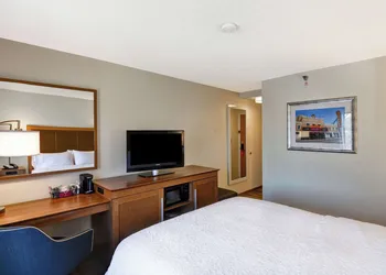 Hampton Inn Memphis-Poplar hotel thumbnail 8
