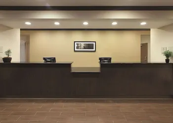 La Quinta Inn & Suites by Wyndham Memphis Wolfchase hotel thumbnail 2