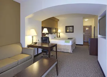 La Quinta Inn & Suites by Wyndham Memphis Wolfchase hotel thumbnail 8