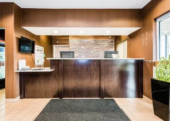 Wingate by Wyndham Gurnee hotel thumbnail 2