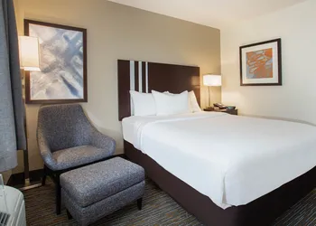 Wingate by Wyndham Gurnee hotel thumbnail 3