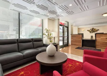 Ramada by Wyndham Oakland Downtown City Center hotel thumbnail 3