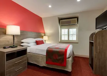 Ramada by Wyndham Oakland Downtown City Center hotel thumbnail 6