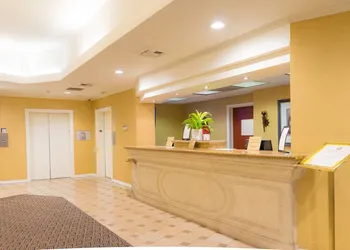 Oakland Airport Executive Hotel hotel thumbnail 4