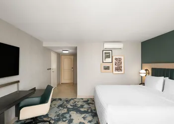 Hampton Inn & Suites Oakland Airport-Alameda hotel thumbnail 5