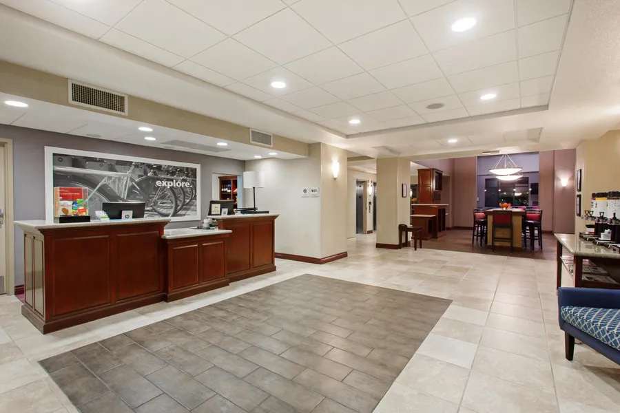 Hampton Inn & Suites Oakland Airport-Alameda hotel detail image 2
