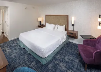 Hampton Inn & Suites Asheville Airport hotel thumbnail 8
