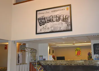 Super 8 by Wyndham Germantown/Milwaukee hotel thumbnail 2