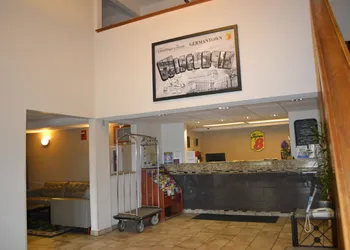 Super 8 by Wyndham Germantown/Milwaukee hotel thumbnail 7