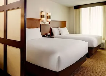 Comfort Suites Milwaukee West hotel thumbnail 4
