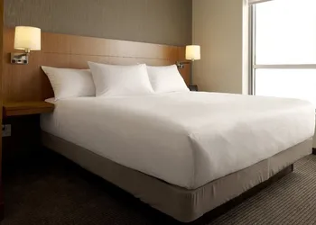 Comfort Suites Milwaukee West hotel thumbnail 6