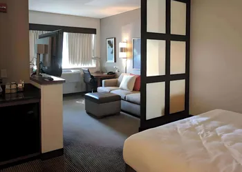 Comfort Suites Milwaukee West hotel thumbnail 8