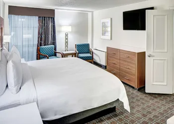 DoubleTree by Hilton Milwaukee Downtown hotel thumbnail 5