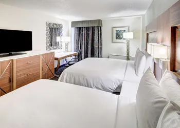 DoubleTree by Hilton Milwaukee Downtown hotel thumbnail 7