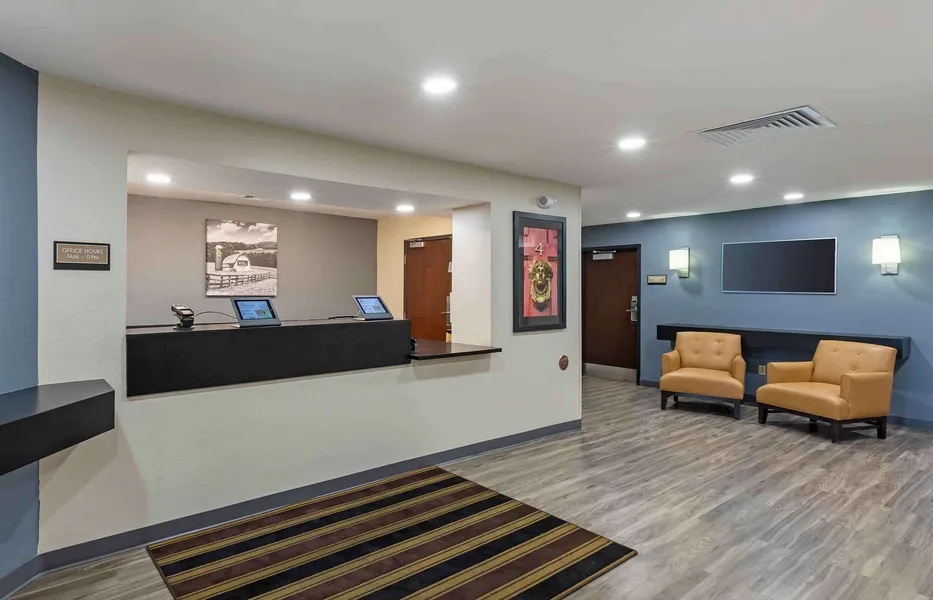 Extended Stay America Select Suites - Milwaukee - Waukesha hotel detail image 2