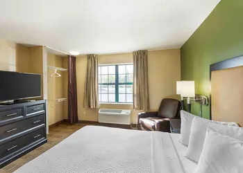 Extended Stay America Select Suites - Milwaukee - Waukesha hotel thumbnail 7