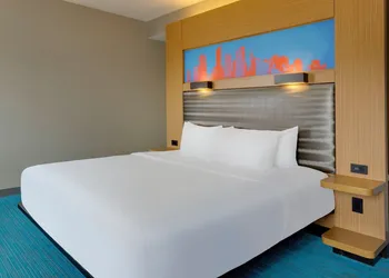 Aloft by Marriott Milwaukee Downtown hotel thumbnail 4