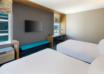 Aloft by Marriott Milwaukee Downtown hotel thumbnail 5