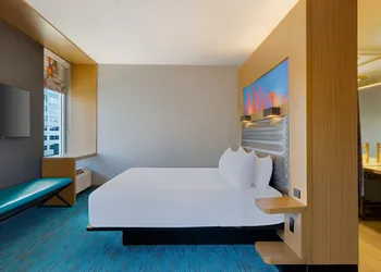 Aloft by Marriott Milwaukee Downtown hotel thumbnail 7