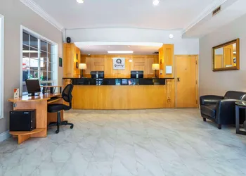 Quality Inn Downtown Inner Harbour hotel thumbnail 2