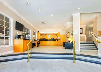 Quality Inn Downtown Inner Harbour hotel thumbnail 4