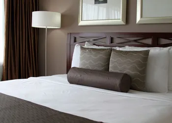 Red Lion Inn and Suites hotel thumbnail 6