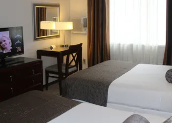 Red Lion Inn and Suites hotel thumbnail 8