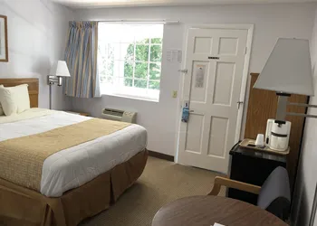 Travelodge by Wyndham Cape Cod Area hotel thumbnail 6