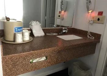 Travelodge by Wyndham Cape Cod Area hotel thumbnail 8