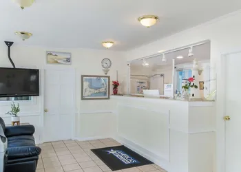 Americas Best Value Inn & Suites Hyannis Cape Cod hotel thumbnail 3
