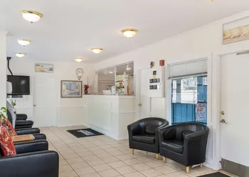 Americas Best Value Inn & Suites Hyannis Cape Cod hotel thumbnail 6