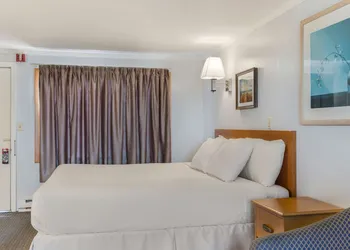 Americas Best Value Inn & Suites Hyannis Cape Cod hotel thumbnail 8