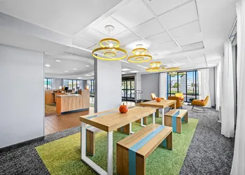 Spark by Hilton Cleveland Beachwood hotel thumbnail 2