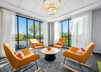 Spark by Hilton Cleveland Beachwood hotel thumbnail 5