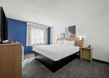Spark by Hilton Cleveland Beachwood hotel thumbnail 7