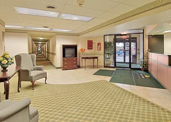 Days Inn by Wyndham Cleveland Lakewood hotel thumbnail 2
