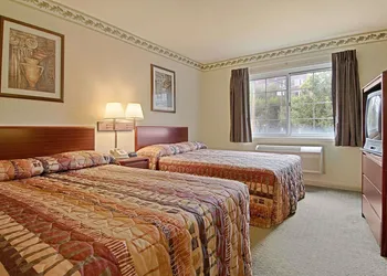 Days Inn by Wyndham Cleveland Lakewood hotel thumbnail 7