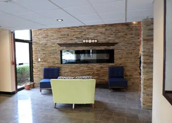 Travelodge by Wyndham Cleveland Lakewood hotel thumbnail 2
