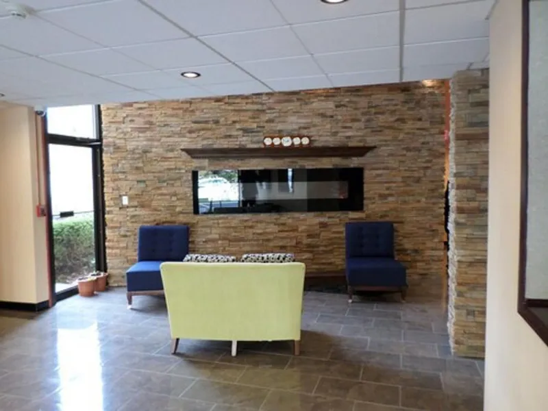 Travelodge by Wyndham Cleveland Lakewood hotel detail image 2