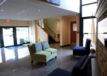 Travelodge by Wyndham Cleveland Lakewood hotel thumbnail 3