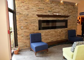 Travelodge by Wyndham Cleveland Lakewood hotel thumbnail 4