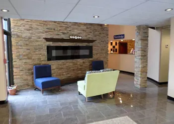 Travelodge by Wyndham Cleveland Lakewood hotel thumbnail 6