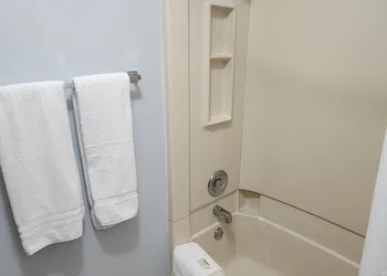 WestSpring Inn hotel thumbnail 3