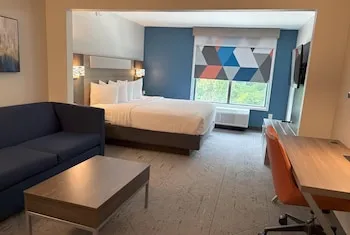 Holiday Inn Express And Suites Raleigh West Lenovo Center by IHG hotel thumbnail 5