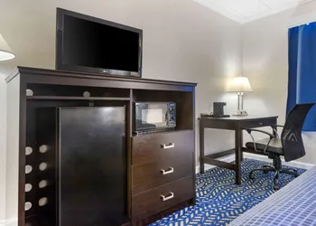Econo Lodge Hicksville - Long Island hotel thumbnail 5
