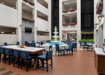 Hampton Inn & Suites Rockville Centre hotel thumbnail 2