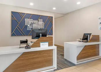 Holiday Inn Express & Suites Astoria by IHG hotel thumbnail 2